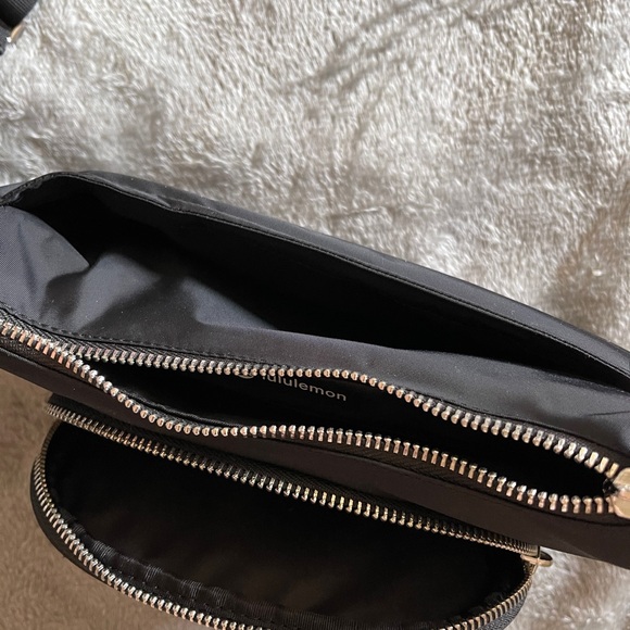Lululemon Crossbody Bag with Nano Pouch 2L Black - Picture 9 of 10